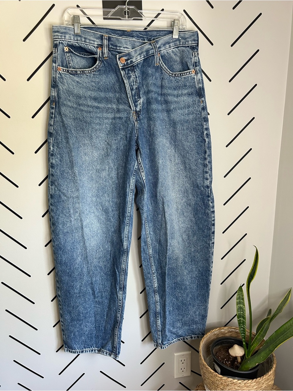 Gap barrel leg high rise cross over jeans medium wash